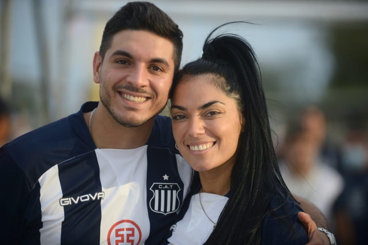 Miles de hinchas acompañaron a la “T” a Santiago del Estero. José Hernández, uno de nuestros fotógrafos presentes en el estadio, capturó sus rostros.