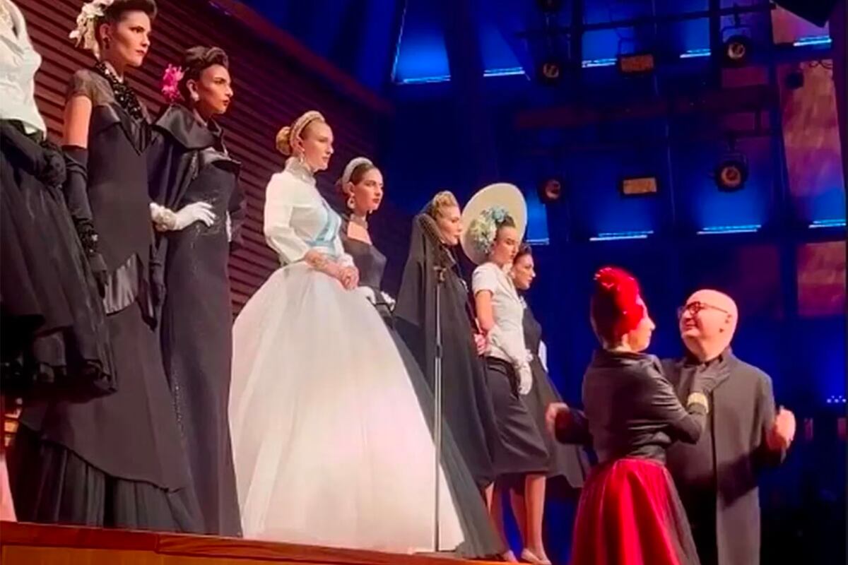 Juanita Tinelli con un vestido como Eva Perón.