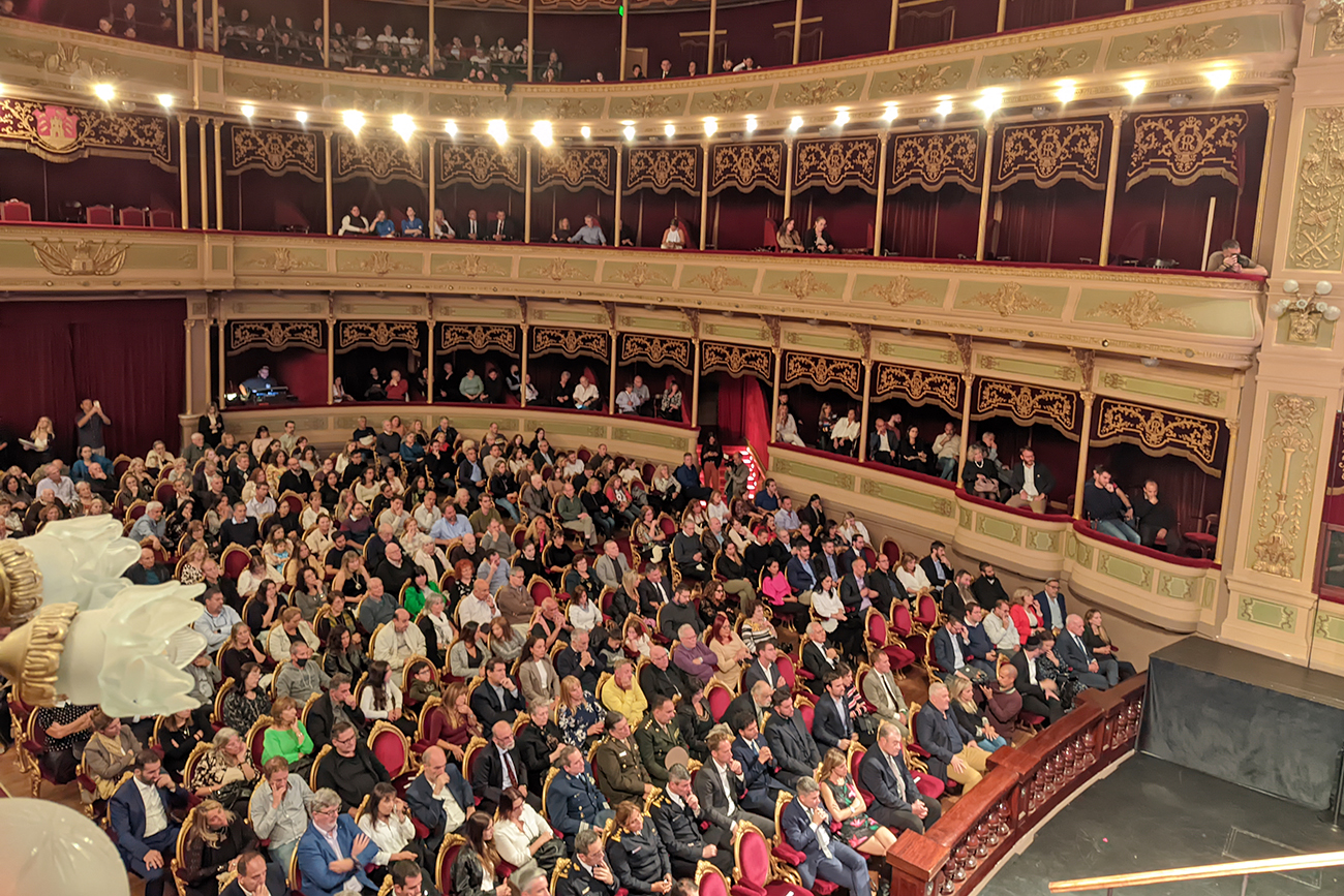 Panel en conmemoración por el Día del Holocausto en Córdoba, en el Teatro del Libertador. (La Voz)
