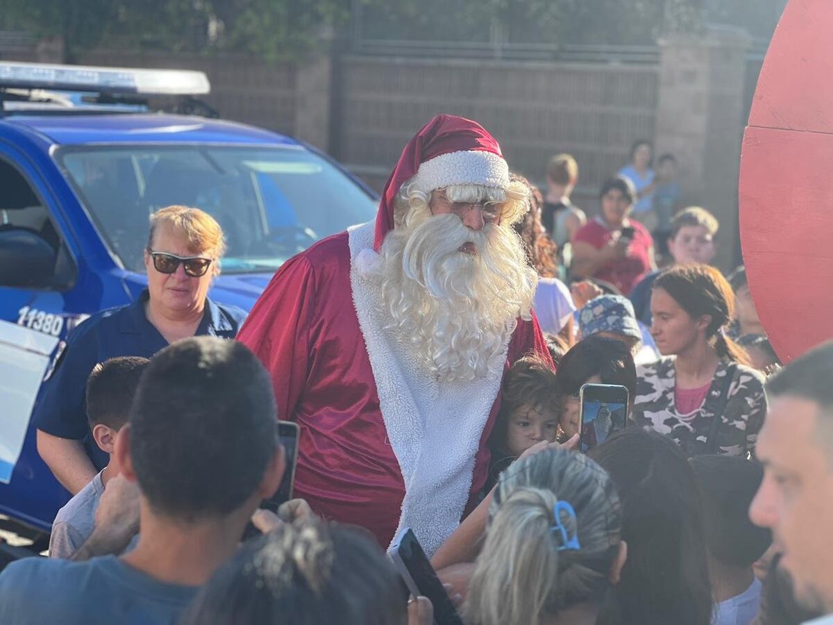 Remo. El “Papa Noel” de Río Cuarto realizó su última caravana solidaria tras 25 años consecutivos. (Gentileza LV16).