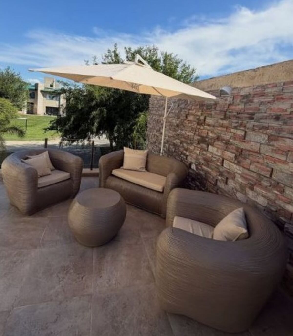Nicolás Cabré y Rocío Pardo mostraron su casa en Córdoba: así es la terraza de diseño de la pareja