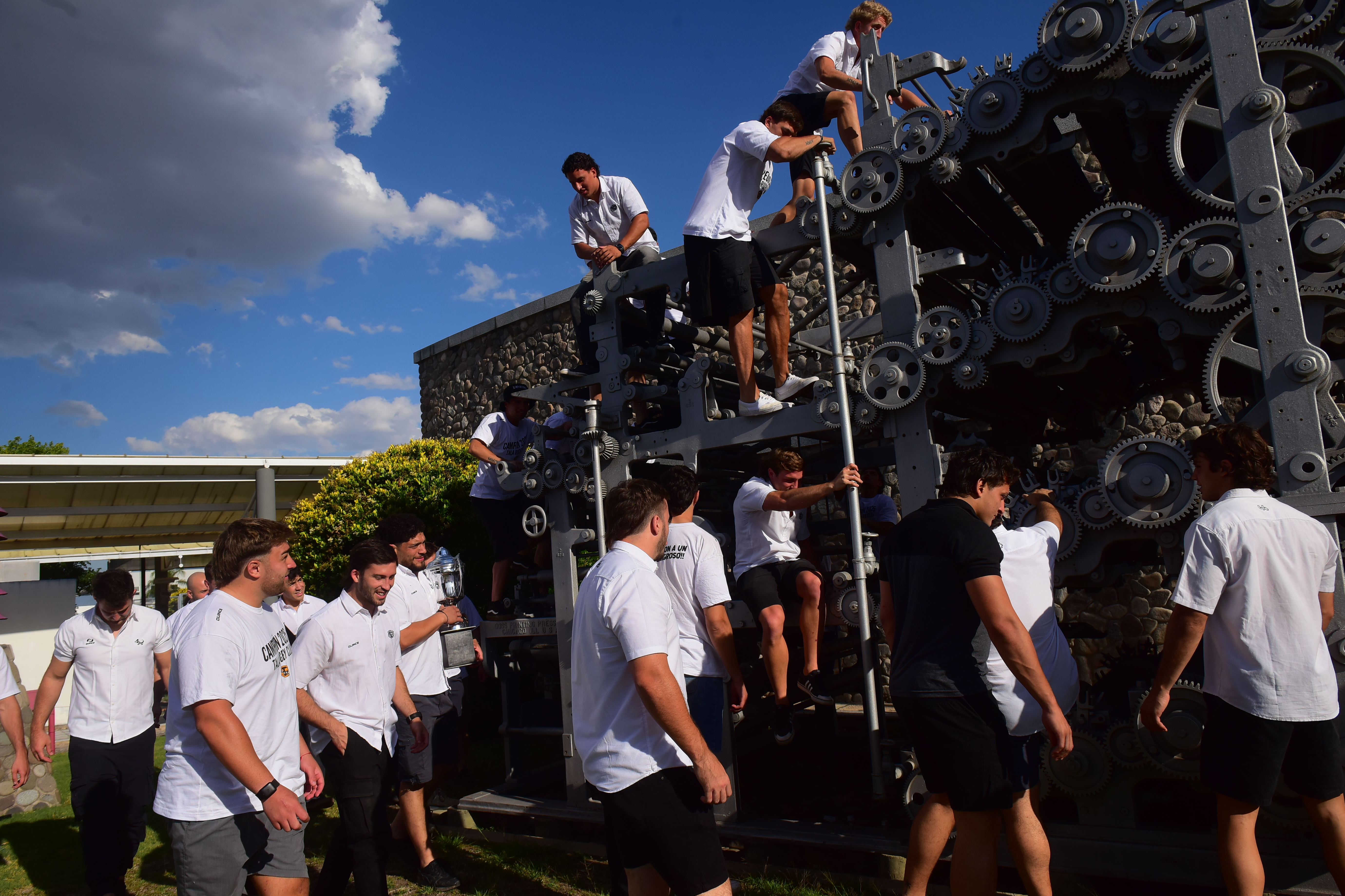 Jugadores y cuerpo técnico del Tala Rugby club participaron  del tradicional brindis en la redacción de la Voz a los campeones. (Javier Ferreyra / La Voz )