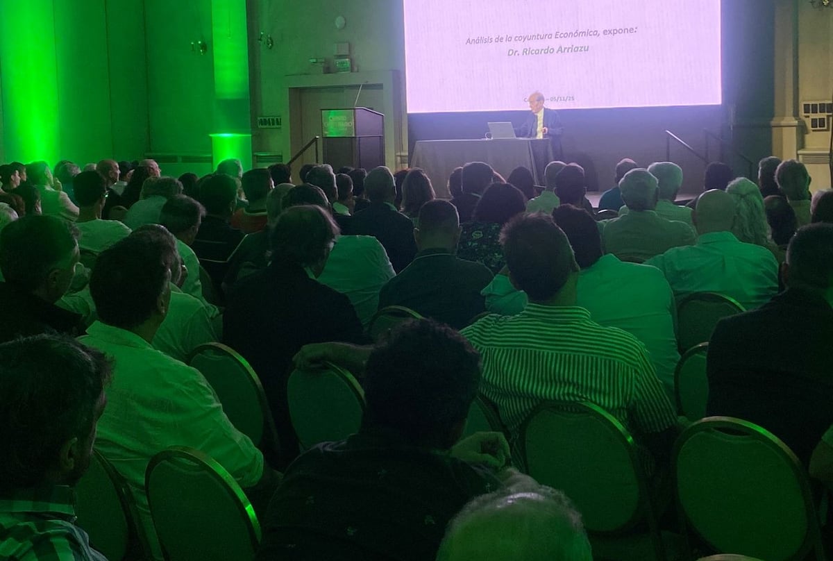 Arriazu disertó ayer en Córdoba y destacó el comportamiento fiscal: con superavit del 0,1%, alcanza, dijo.