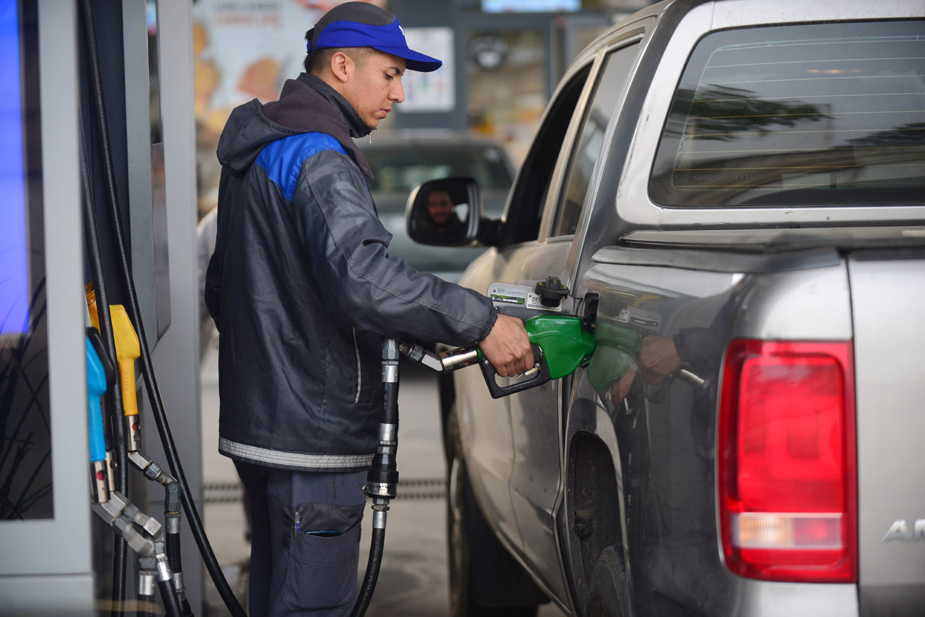 En septiembre, todas las semanas se aplicó un aumento en los combustibles.  (Nicolás Bravo / La Voz)