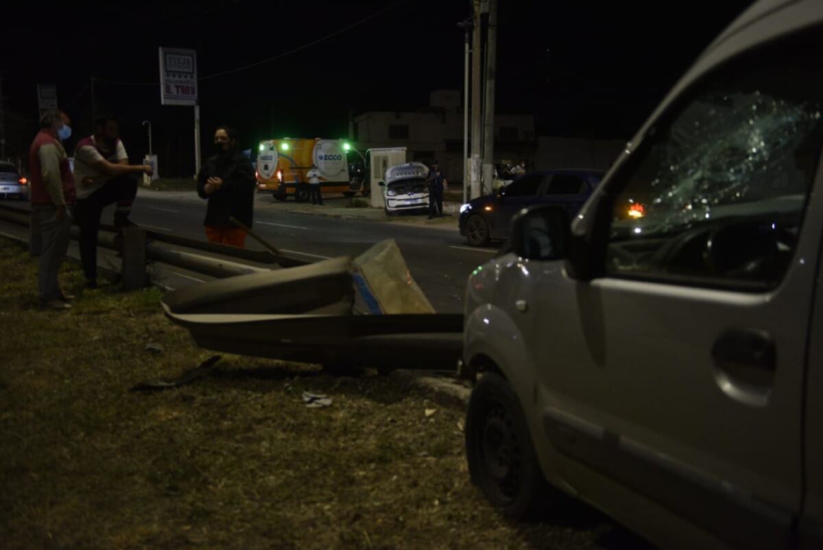 Siniestro. Así quedó la Kangoo involucrada en el choque de este sábado. (Facundo Luque / La Voz)