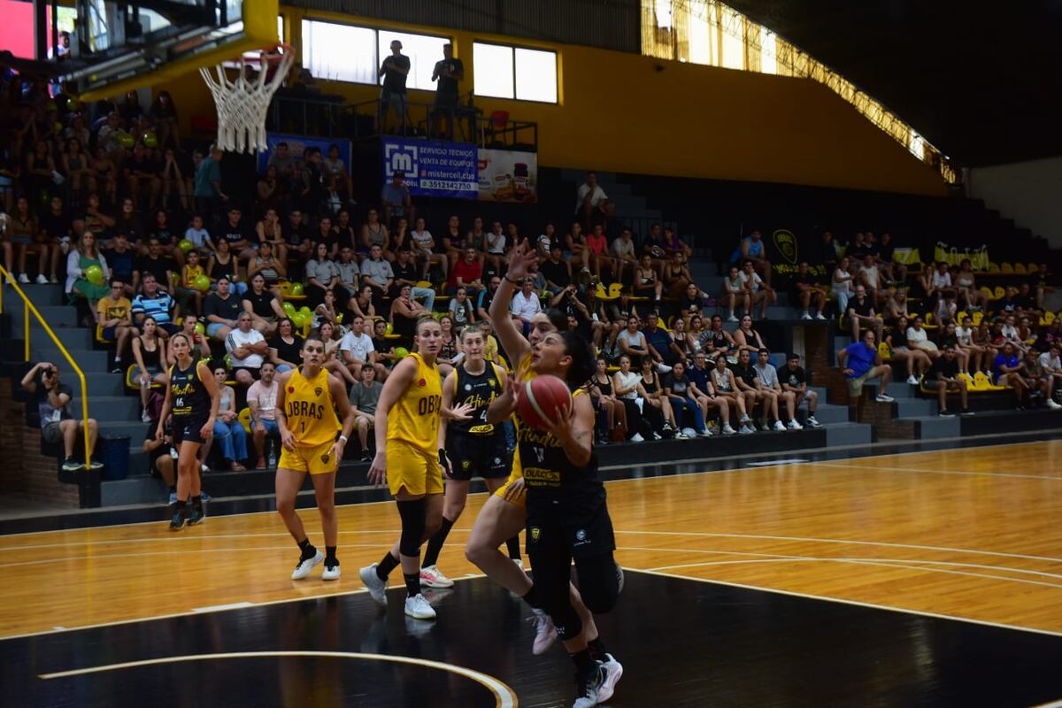 El Final Four de la Liga Femenina Nacional se jugó en la Catedral de Hindú en dos jornadas a cancha llena. (Nicolás Bravo / La Voz).