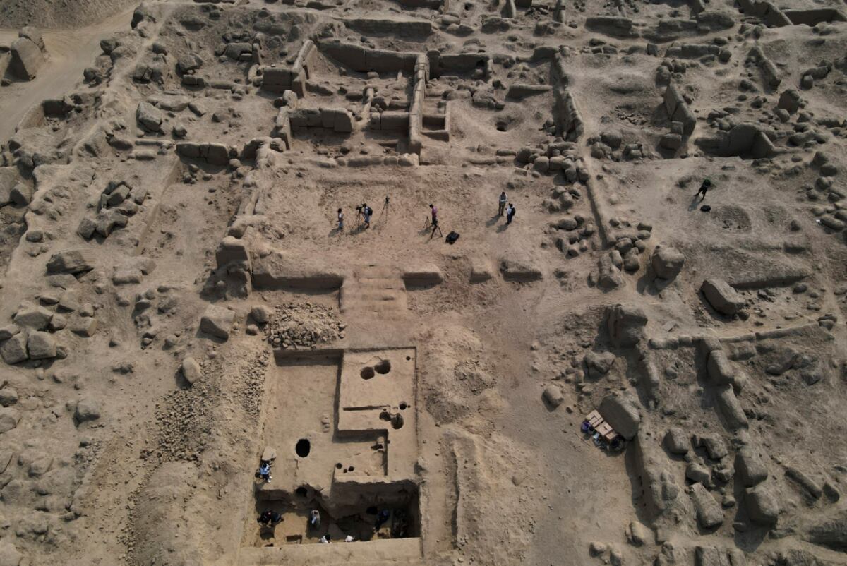 Perú. Arqueólogos encontraron 20 momias en la región de Cajamarquilla. (AP)