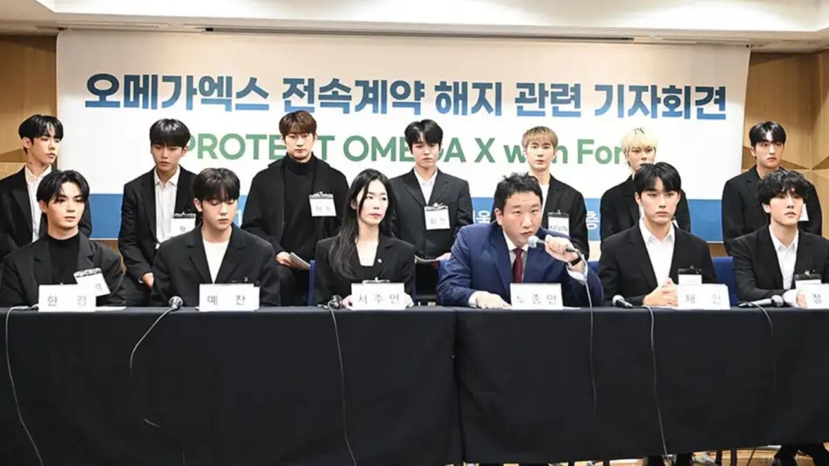 OMEGA X en la conferencia de prensa.