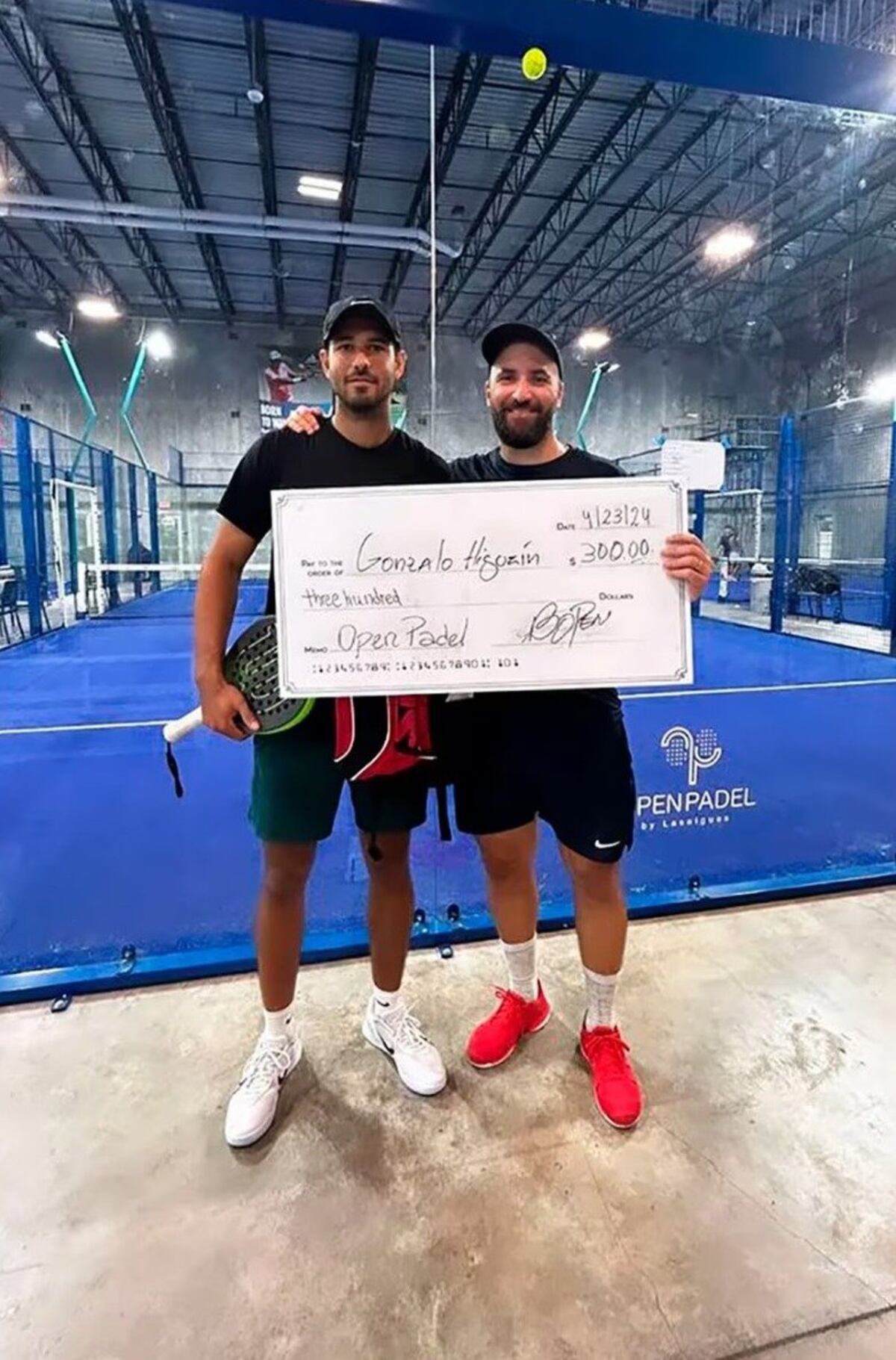 Retirado del fútbol profesional desde octubre de 2022, fue el ganador del certamen junto al venezolano Tarek Deham y se llevó 300 dólares de premio. (Captura).