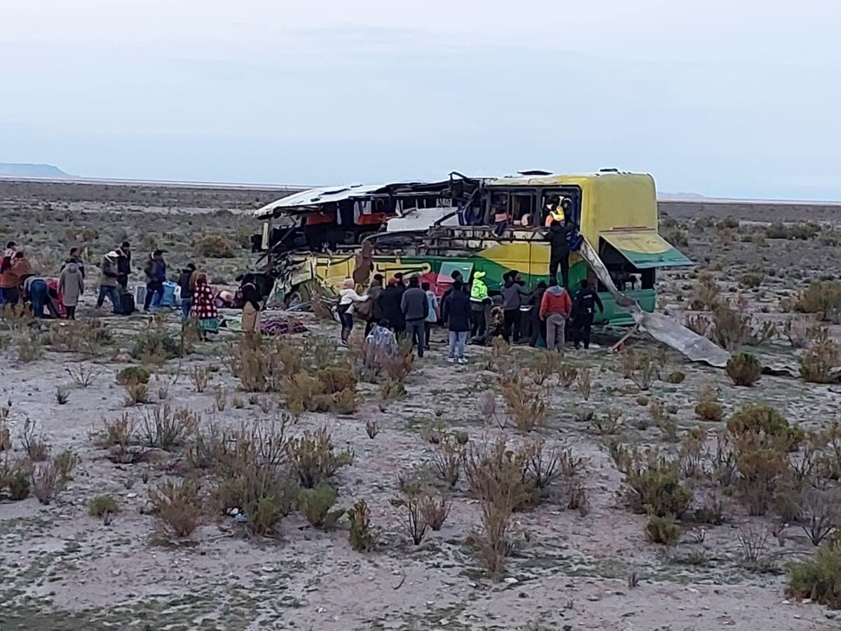 Bolivia. Al menos 37 muertos tras un terrible choque entre dos colectivos. (Gentileza)