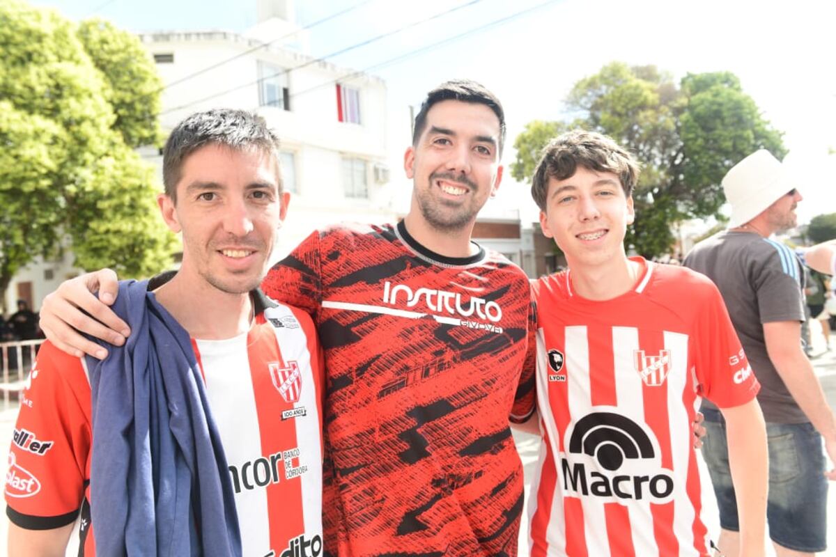 Hinchas de Instituto en la previa del clásico con Talleres en Alta Córdoba. (José Gabriel Hernández y Javier Ferreyra / La Voz)