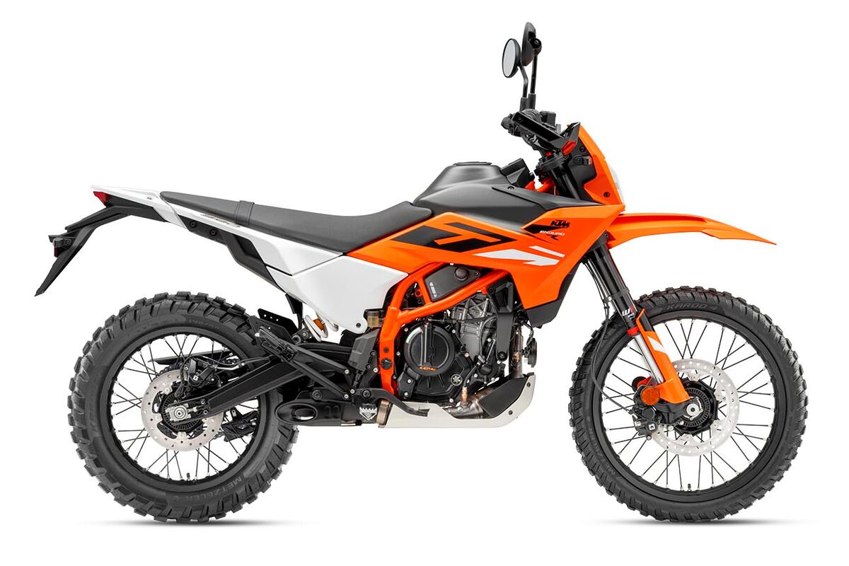 La gama está compuesta por tres modelos: 390 Adventure X, 390 Adventure R y 390 Enduro R.