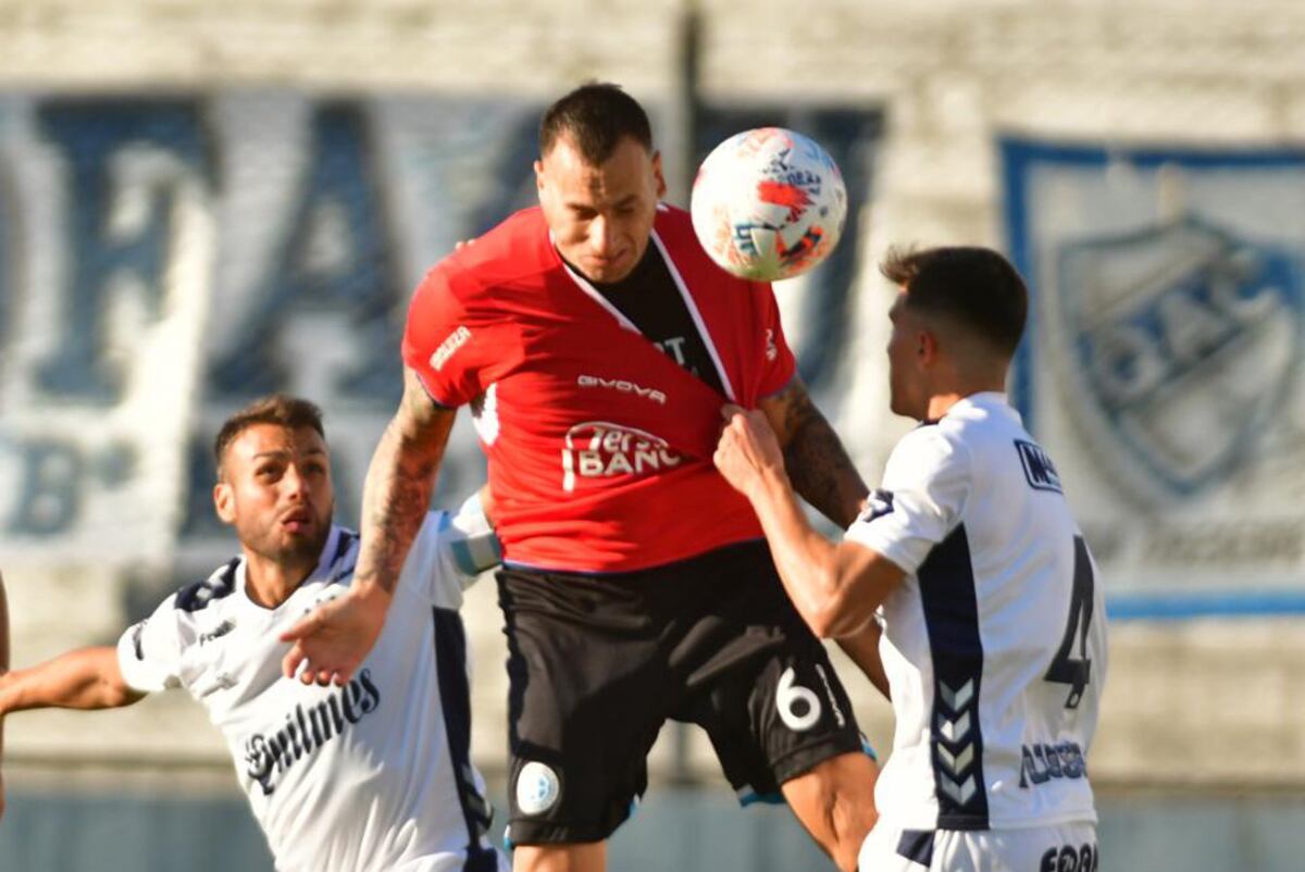 El fútbol, visto de otra manera por Olivera en estos tiempos. (Federico López Claro)
