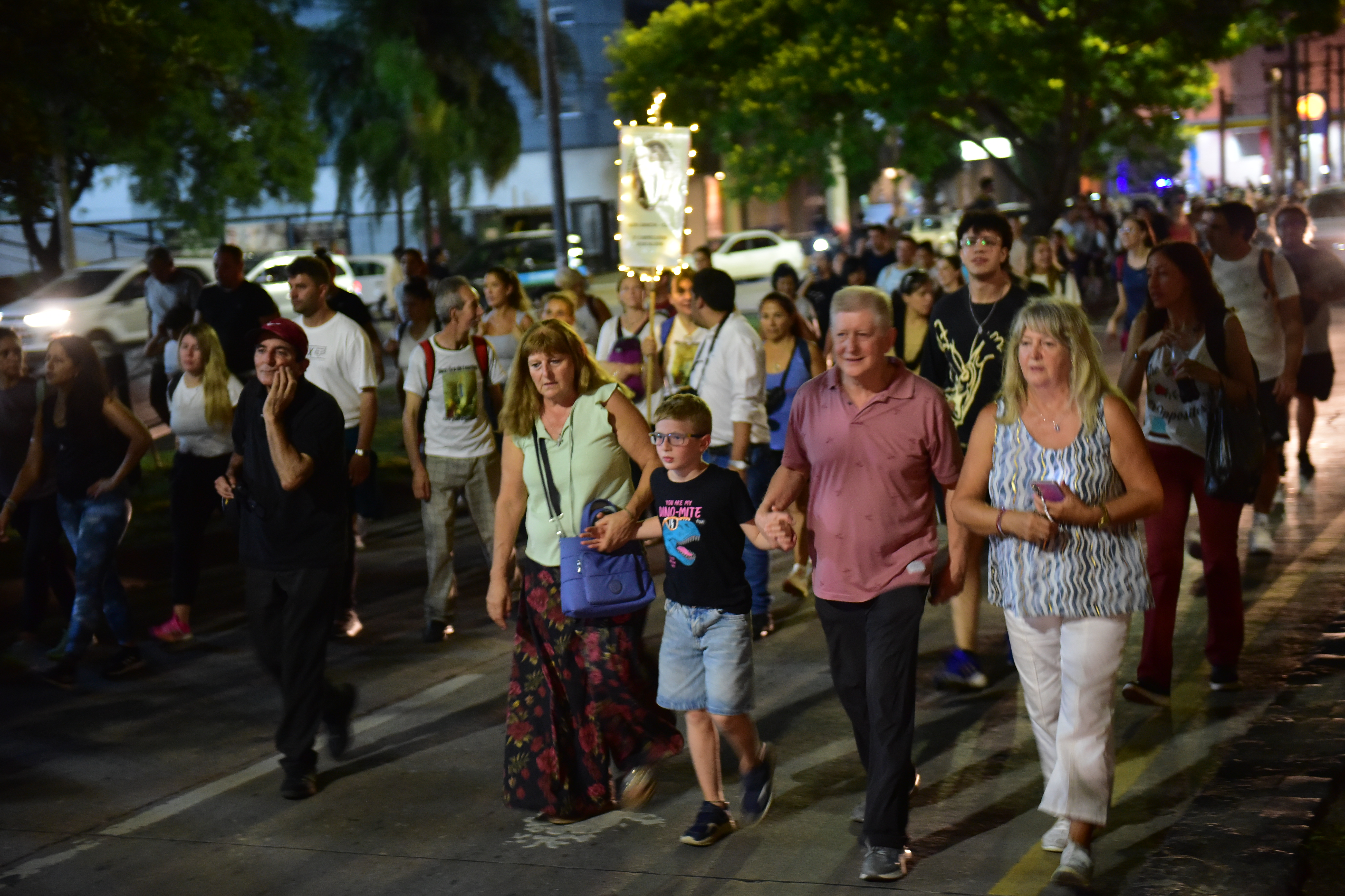 La tradicional procesión de la Virgen de Lourdes empezó en la Plaza de las Américas hasta Alta Gracia con una demostración de fe emotiva. (Javier Ferreyra / La Voz)
