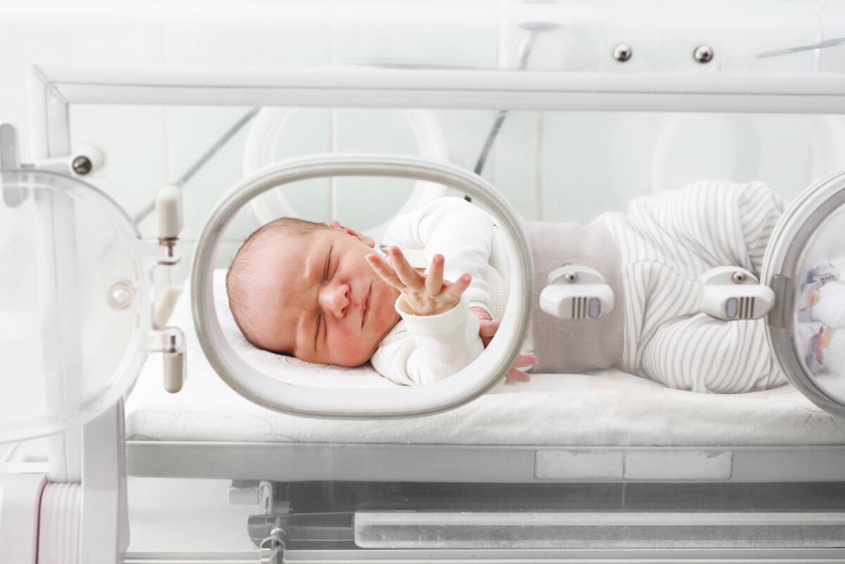 En caso de requerir internación neonatal la madre tiene derecho a estar informada y a ingresar a la neo cada vez que desee. / Sanatorio Allende