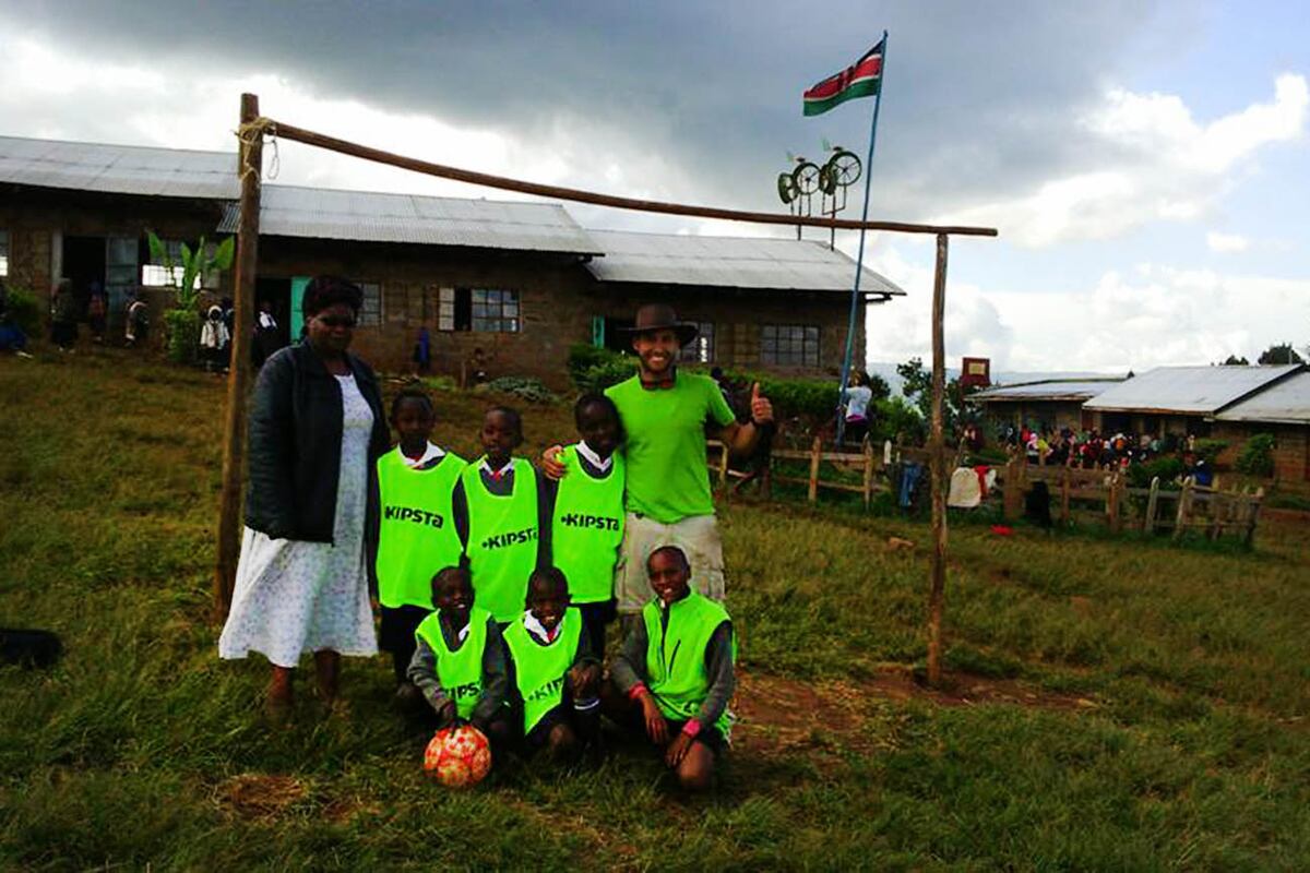 Práctica de fútbol en Molo (Kenia). (Foto: gentileza Guillermo Chioso Nieto)