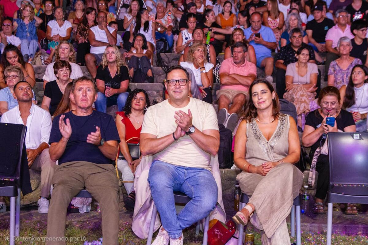 El publico emocionado al ritmo de Los Tekis.