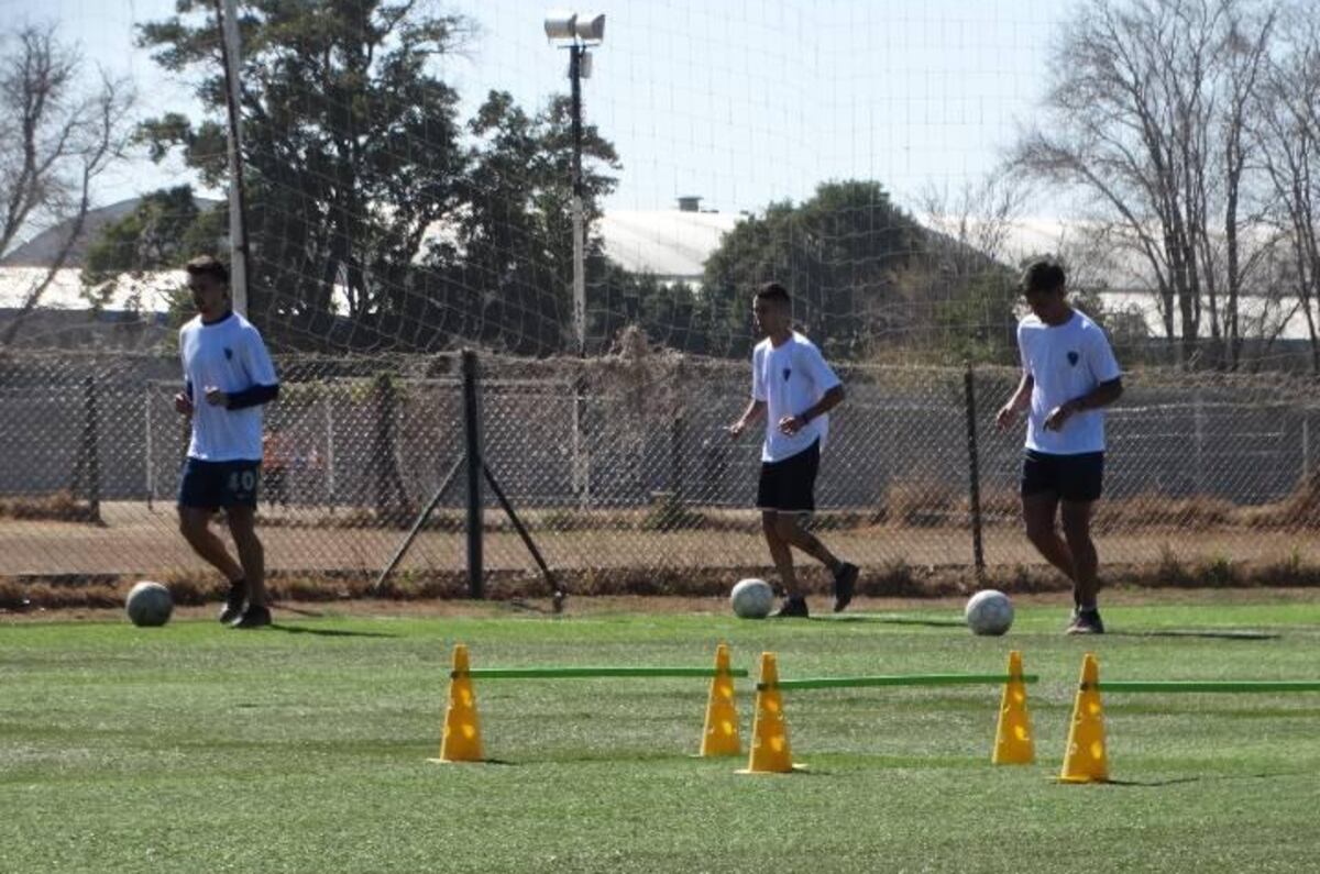 Los jugadores cordobeses que partirán en los próximos días para jugar en México, en Atlético Capitalino. (Gentileza Verónica Hudson, Asociación Cordobesa de Fútbol Fusión).