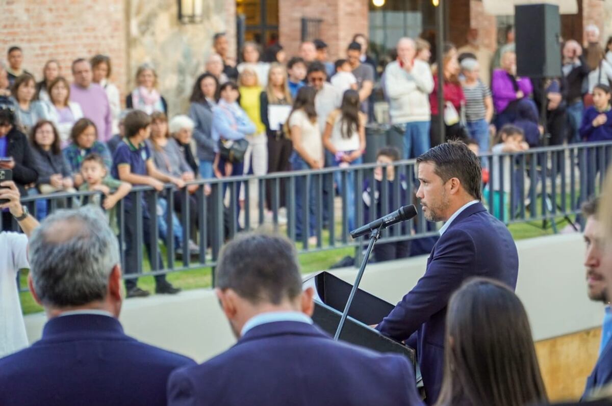 El intendente Marcos Torres en la inauguración del Paseo de la Cisterna en Alta Gracia