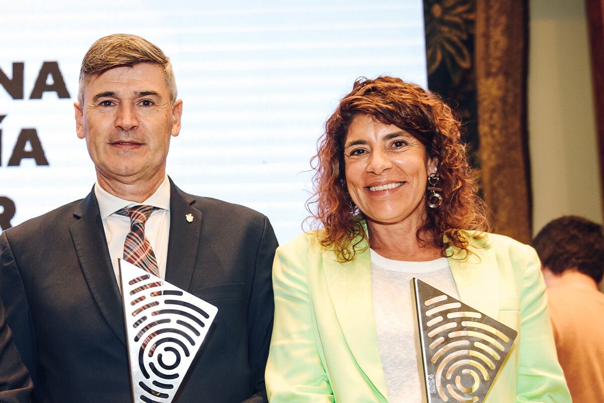 El intendente Daniel Passerini junto a Constanza Mías, presidenta de Cormecor SA.