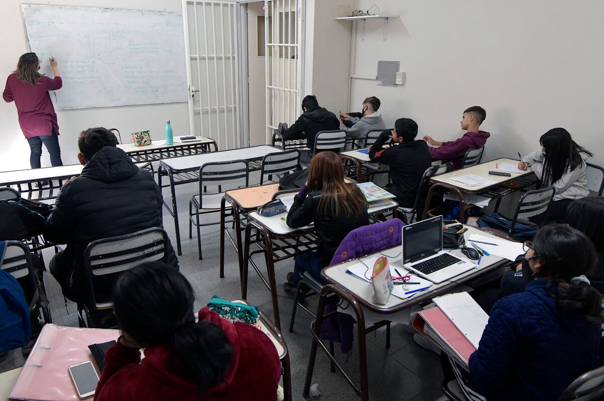 Docentes en las aulas. (Archjvo)