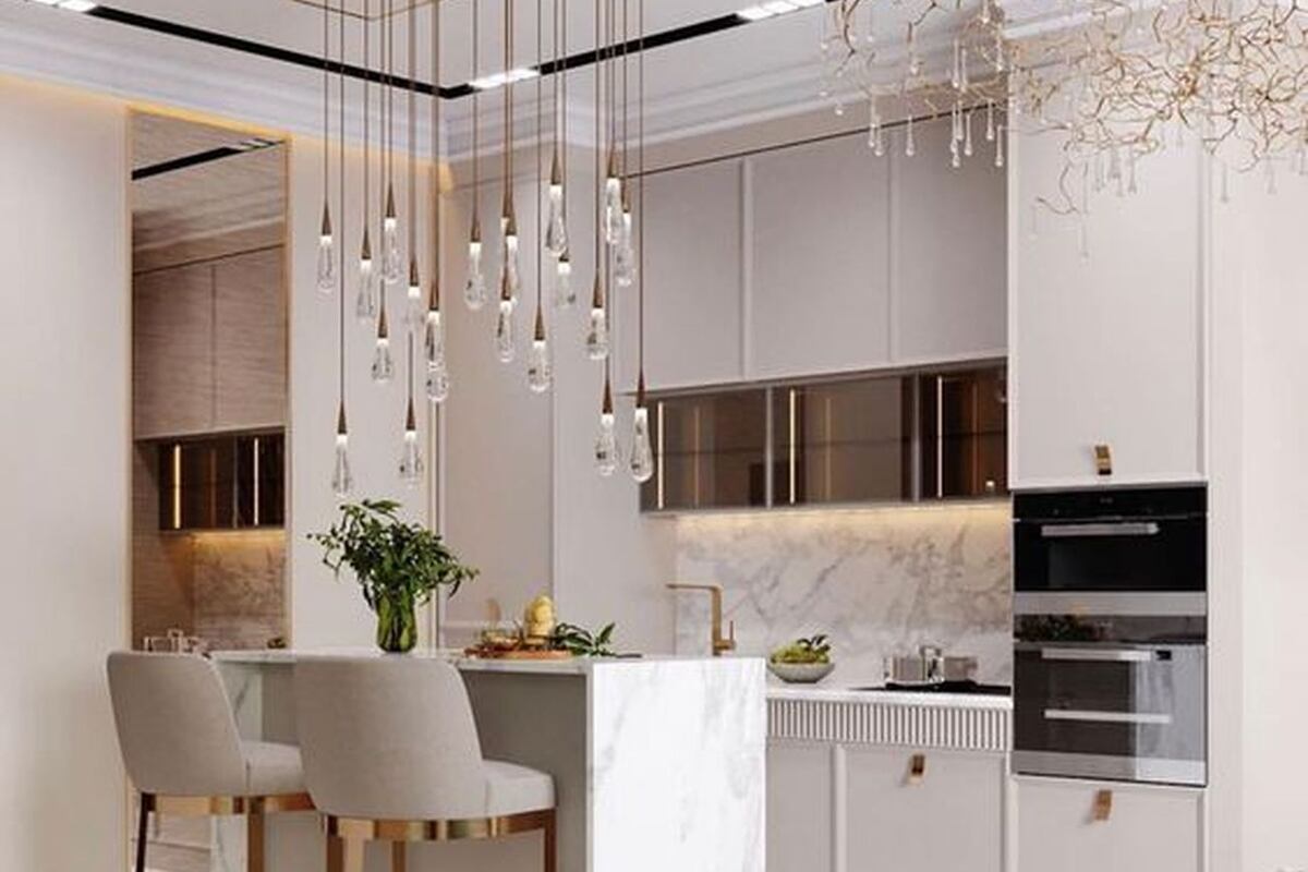 Durabilidad, diseño, versatilidad y modernidad son los conceptos a conquistar. La elegancia del mármol se combina a la perfección con la grifería dorada y los detalles verdes. Foto: Pinterest.