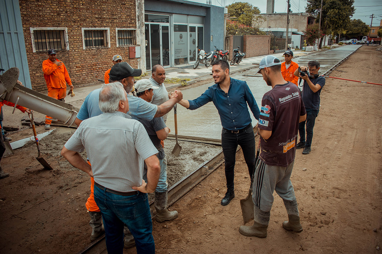 En Río Tercero, las obras públicas más importantes de la ciudad no se detienen. (Fotos: Municipalidad de Río Tercero)