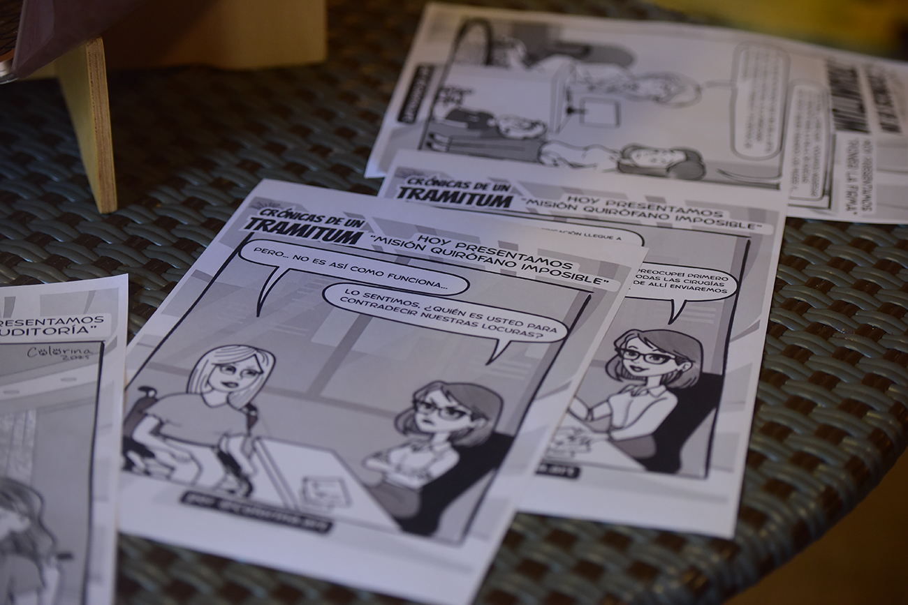 Victoria Margara padece AME y hace años batalla constantemente con Apross por prestaciones médicas. Cansada de la frustración decidió transformar su problema en arte y comenzó a crear cómics que denuncian la situación a través del humor. (José Gabriel Hernández / La Voz)