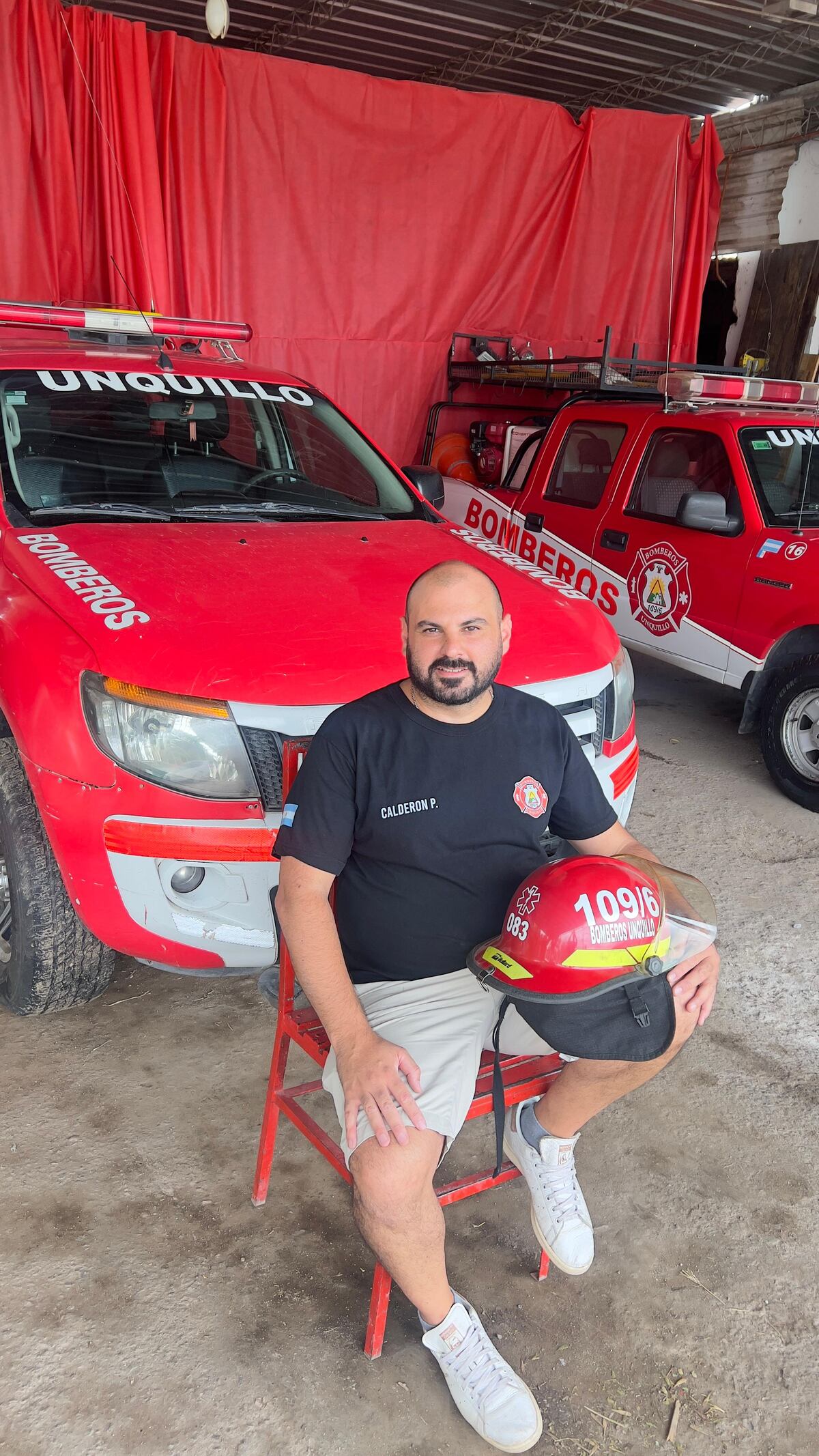 Pablo Calderón, uno de los bomberos que asistieron a los damnificados en la inundación del 15-F.