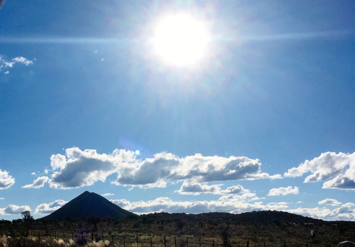 Misterios geológicos. Rodeados de palmas autóctonas, así se ven de cerca los volcanes de Pocho. (Foto: Milagros Martínez).