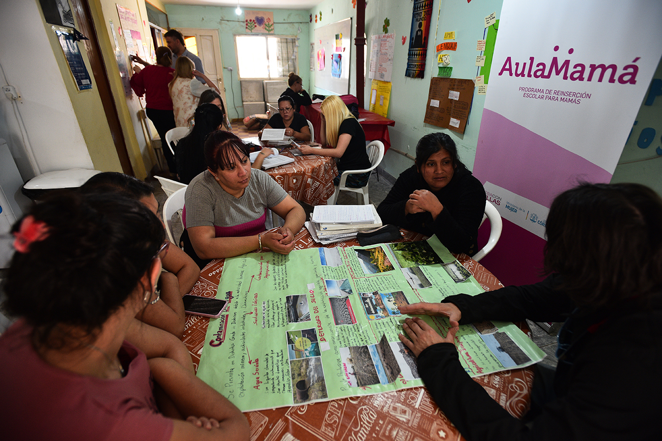 Barrio San Roque. Algunas egresadas en sus últimos exámenes. (Pedro Castillo/La Voz)