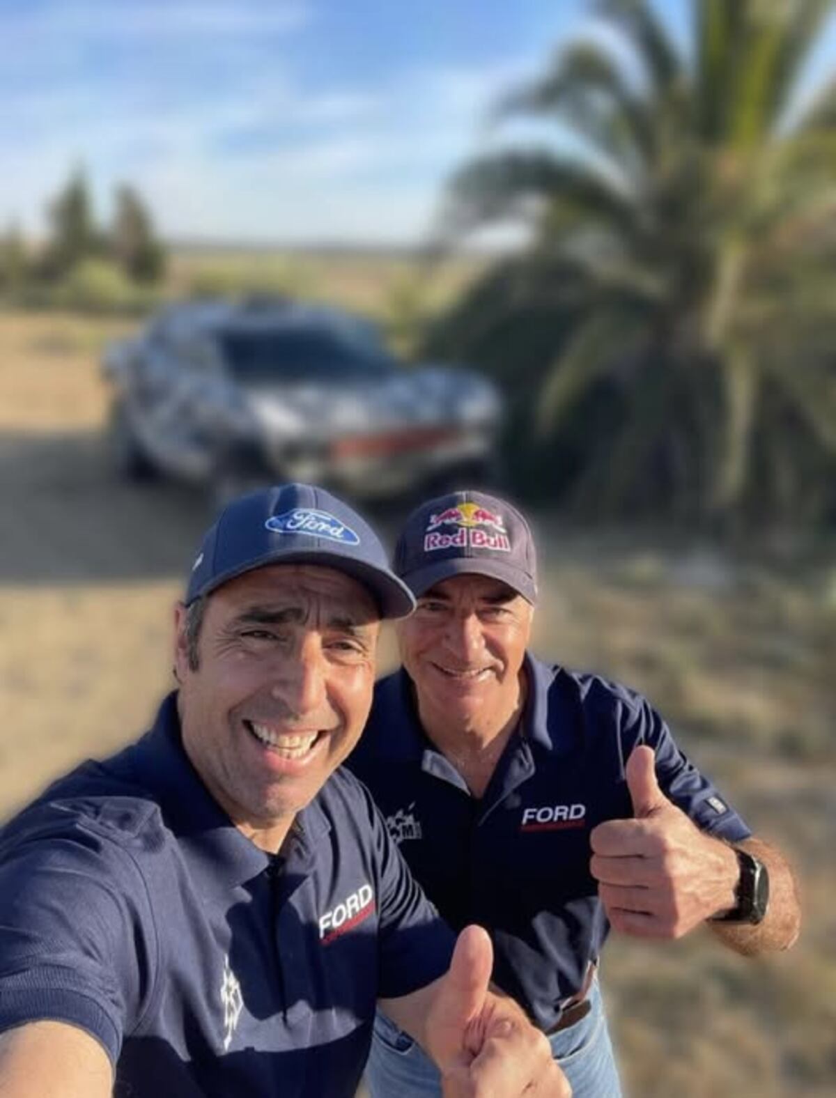 Dos españoles que conocen bien al Dakar. Vaini Roma y Carlos Sainz, son los nuevos líderes en la división Ultimate,tras la novena etapa del Rally Dakar. // Prensa M-Sport