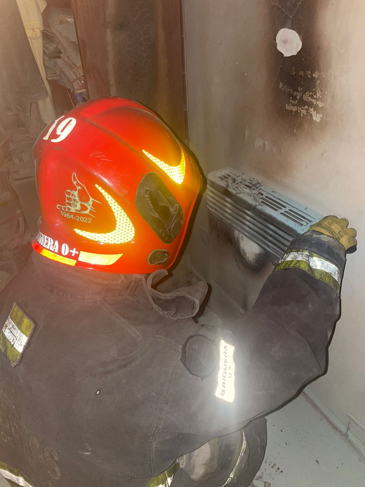 Pusieron a secar ropa cerca del calefactor y casi se les incendia en departamento en Córdoba. (Policía de Córdoba)