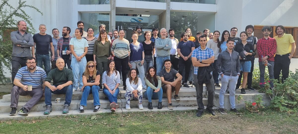 La cámara fotográfica más grande del mundo comenzó a funcionar este lunes 23 de junio, y forman parte del hallazgo científicos e investigadores de la UNC. (Fotos gentileza Unciencia)