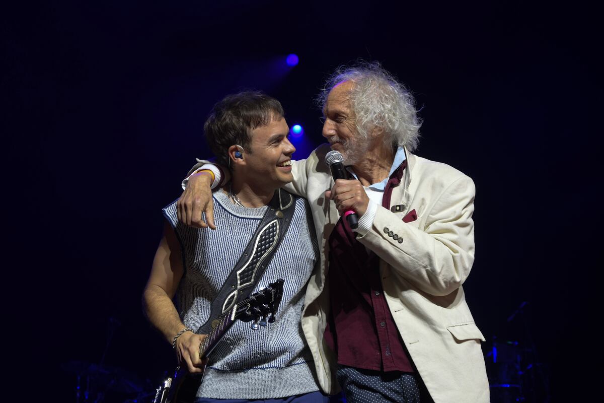 Boy Olmi con Erreway en Buenos Aires. Foto: prensa.
