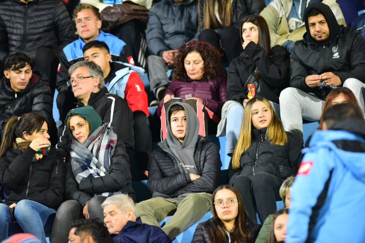 Cara 'e Cancha de Belgrano en el partido ante Godoy Cruz en el Gigante de Alberdi por la octava fecha de la Liga Profesional 2024. (Javier Ferreyra / La Voz)