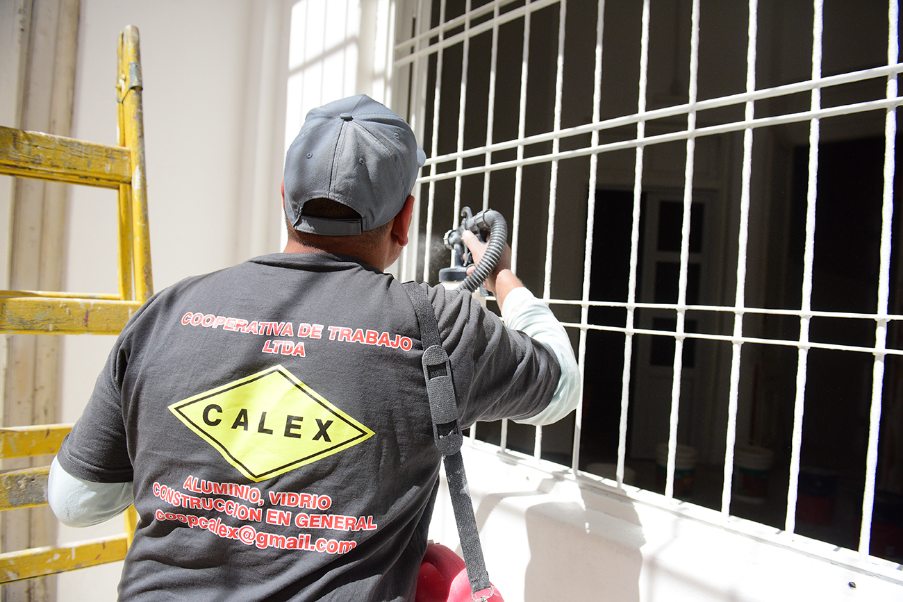 Cooperatva Calex. Están remodelando la próxima sede de Senaf. Es una cooperativa liderada por ex presos. (José Gabriel Hernández / La Voz)