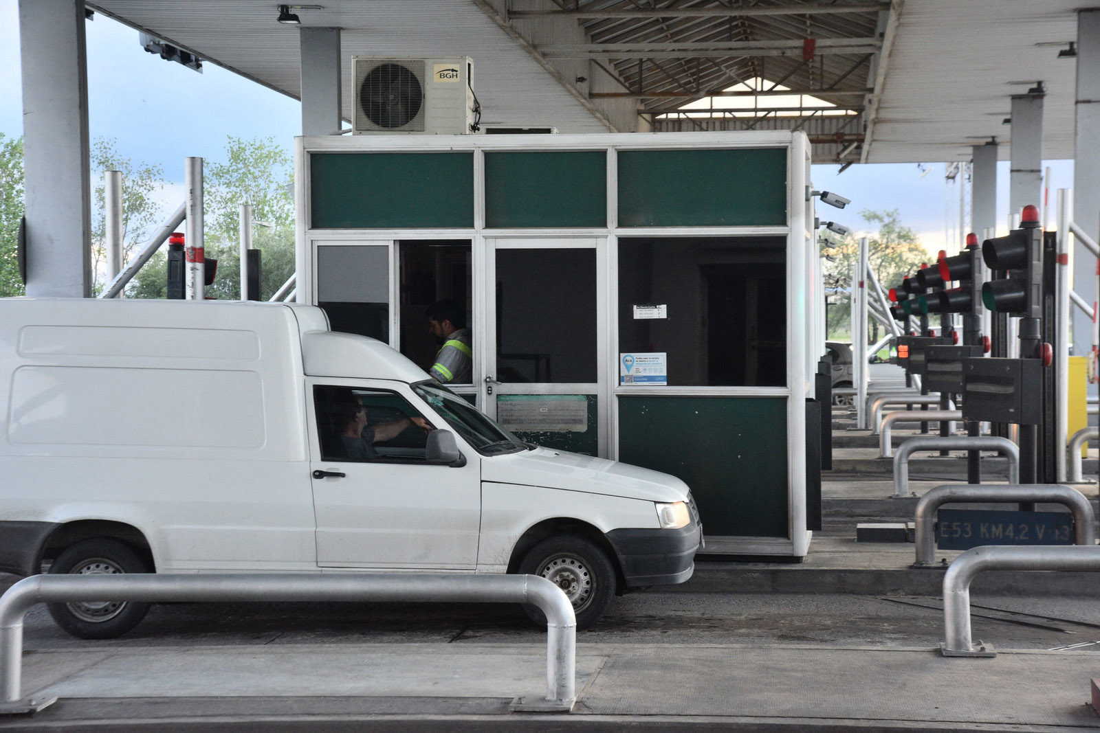 Cabinas de peaje de la ruta E53. (Christian Luna / La Voz)