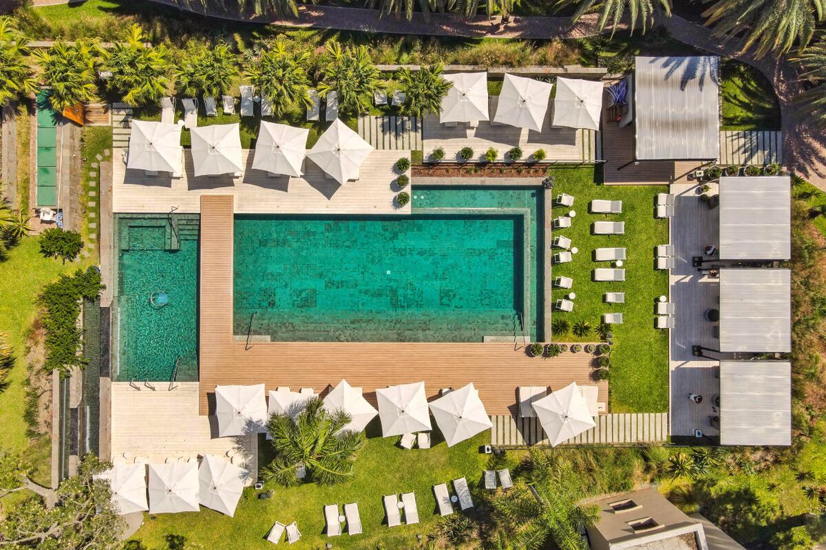 Situado en la ciudad de Termas de Rio Hondo, Los Pinos Resort & Spa Termal mantiene altos niveles de ocupación en invierno, cuando las aguas termales y el clima promueven su visita.