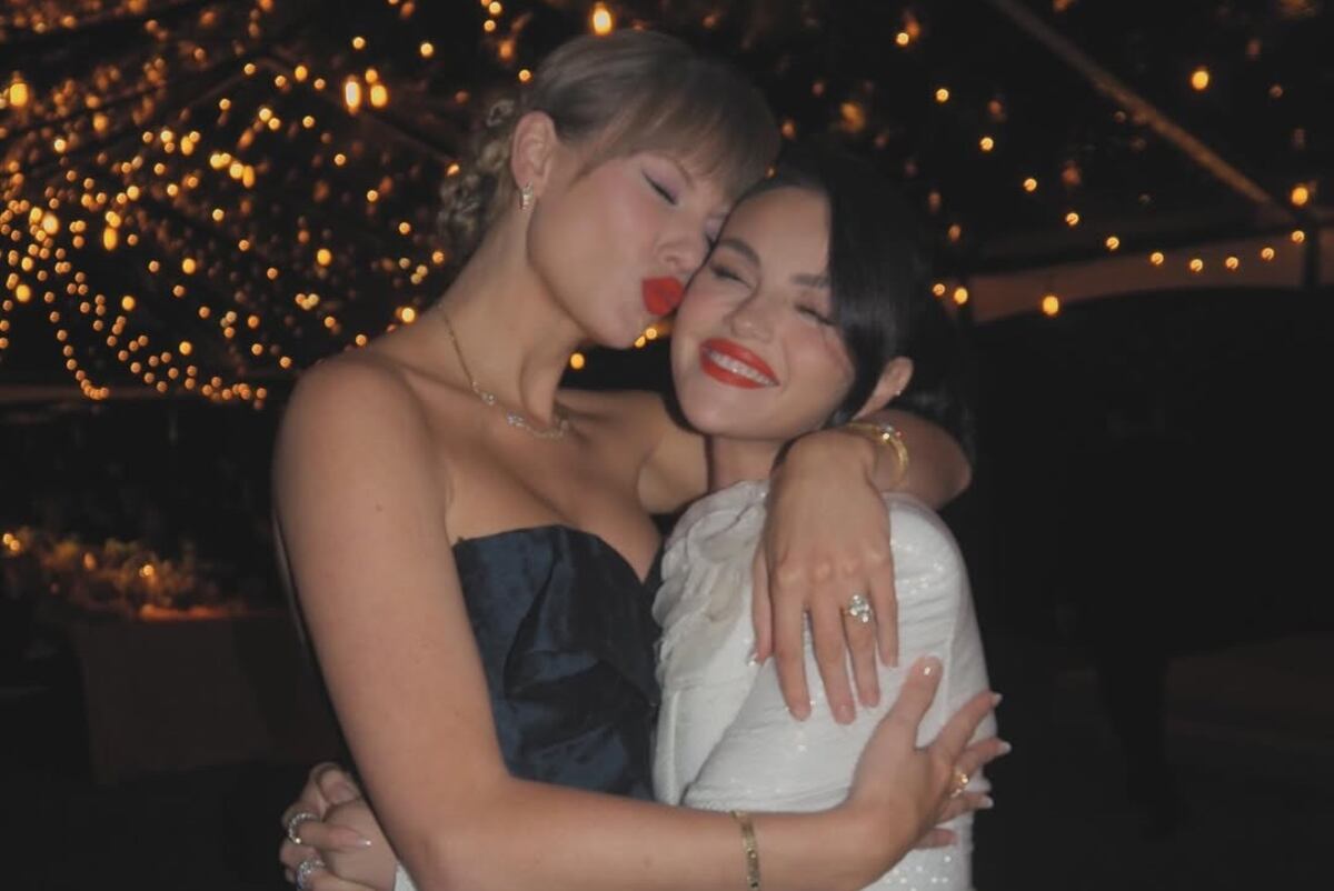 Selena Gomez compartió fotos con Taylor Swift en su casamiento y celebró su nuevo disco