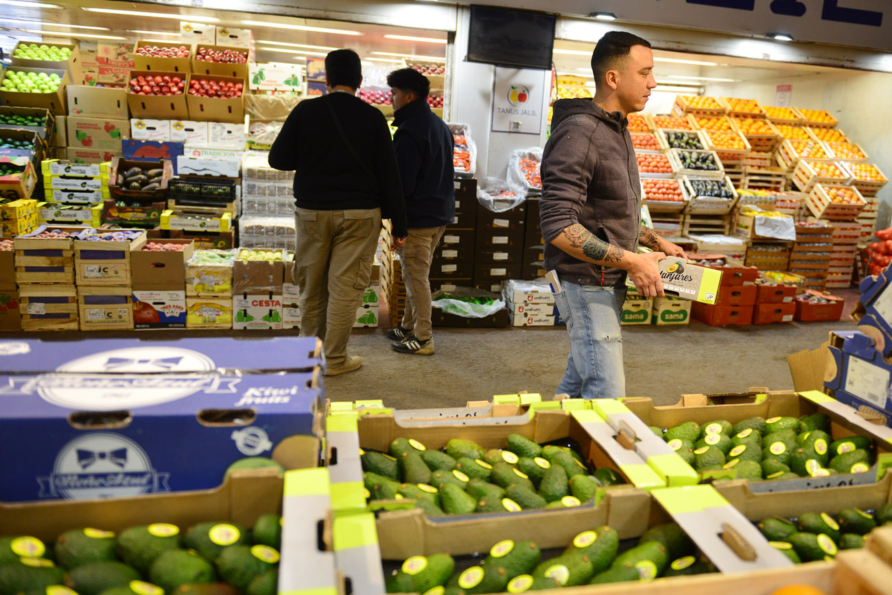 La mayor parte de los alimentos frutihortícolas que llegan a Córdoba provienen de Mendoza (Nicolás Bravo / La Voz)