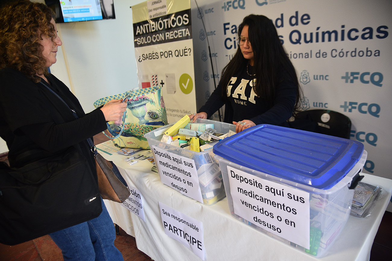 Jornadas de concientización sobre la resistencia a los antimicrobianos y desecho de medicamentos en desuso. Foto: (Pedro Castillo / La Voz)