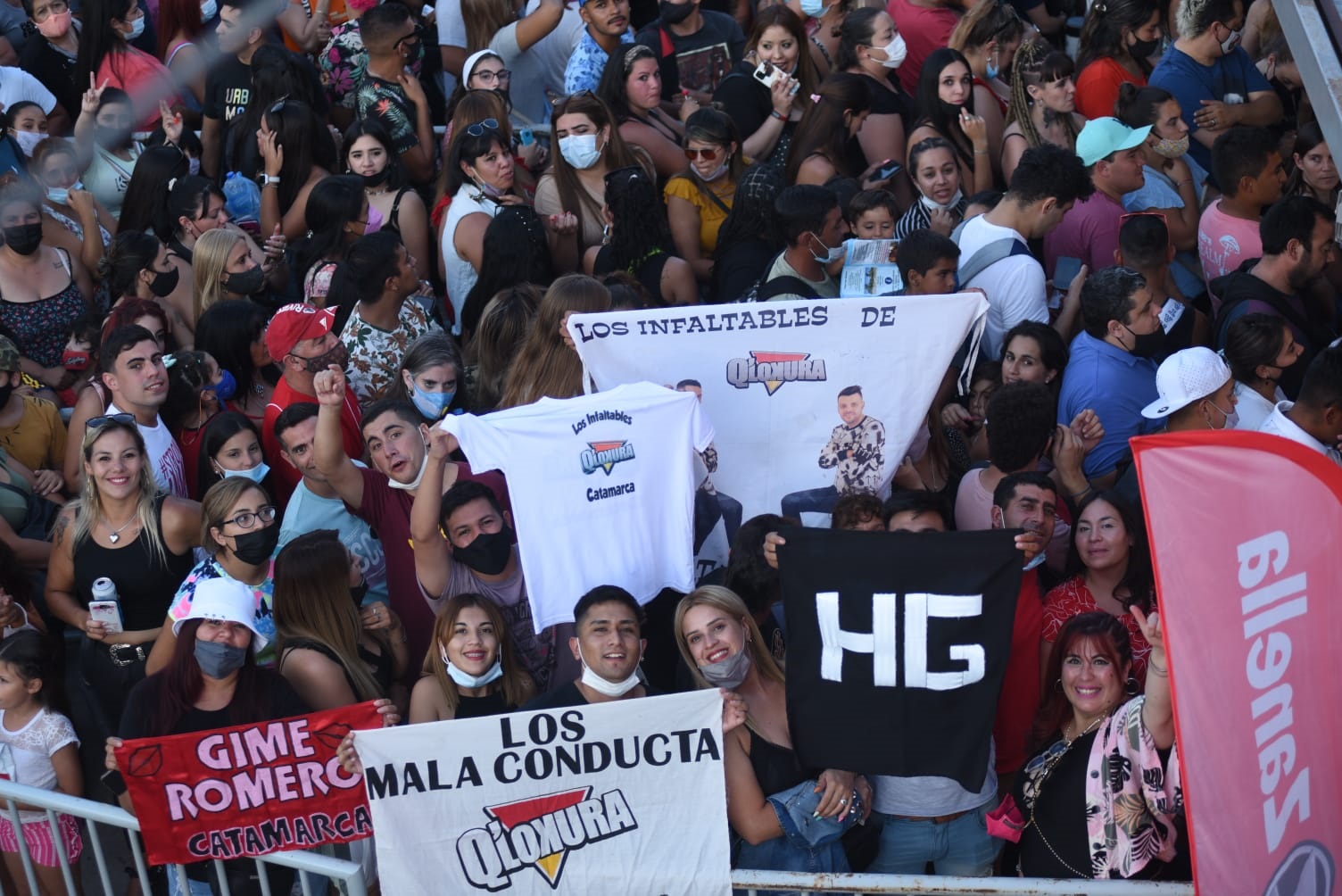 Mucha gente en la primera noche. (La Voz)