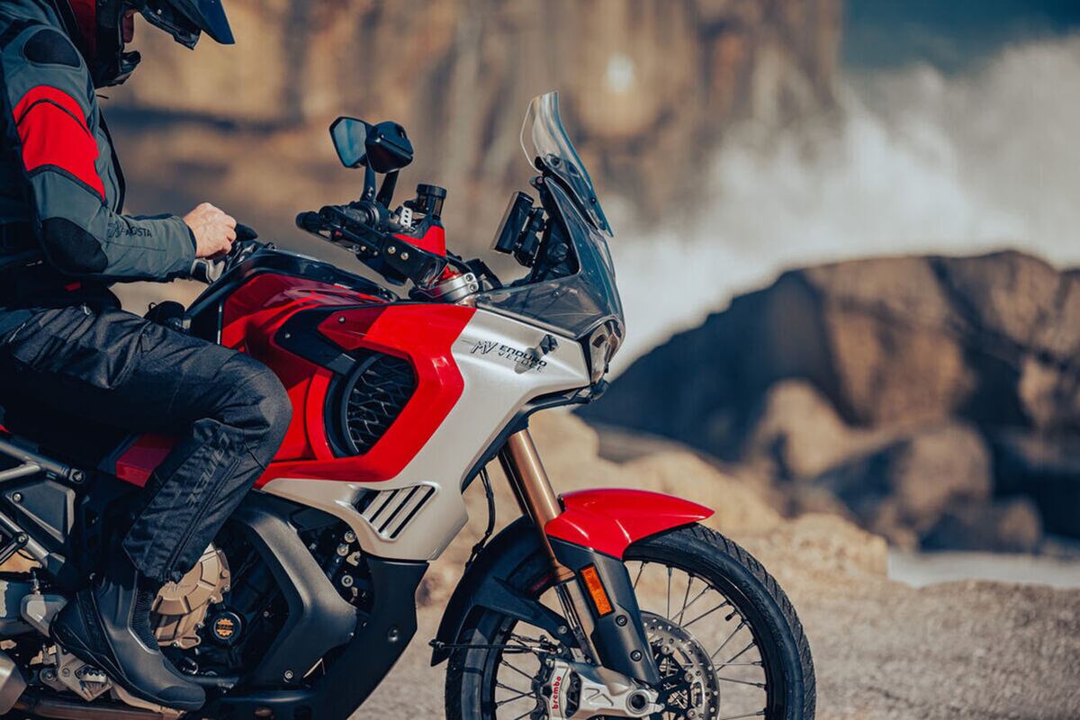 MV Agusta ha sumado a su primer modelo aventurero, rompiendo con la tradición en ofrecer motos asfálticas y deportivas.