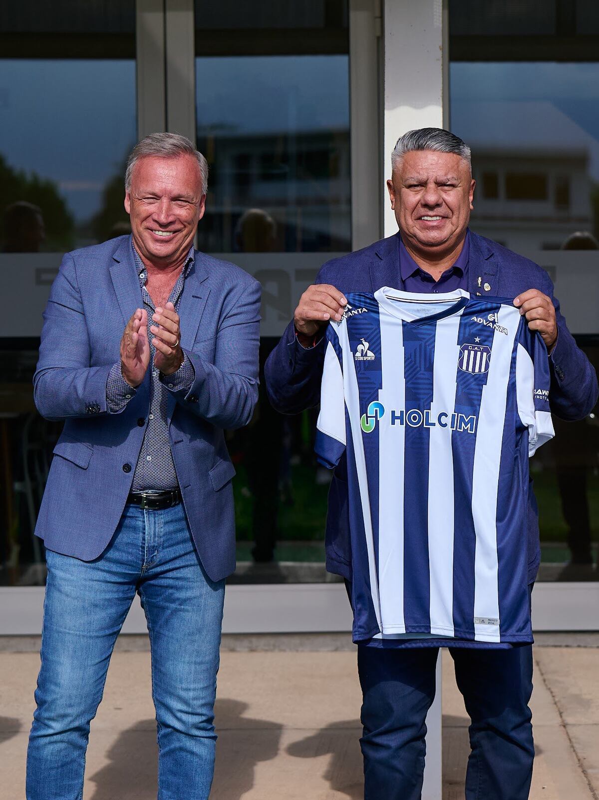 Claudio Tapia, presidente de la AFA, en el predio de Talleres. (Foto publicada en la cuenta de X de Tapia)