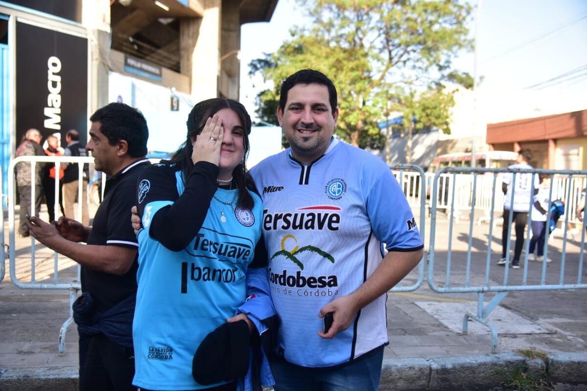 Cara 'e Cancha de Belgrano en la previa del partido con Atlético Tucumán. Fotografías de Facundo Luque en las afueras del Gigante de Alberdi, donde el Pirata recibe al Decano.