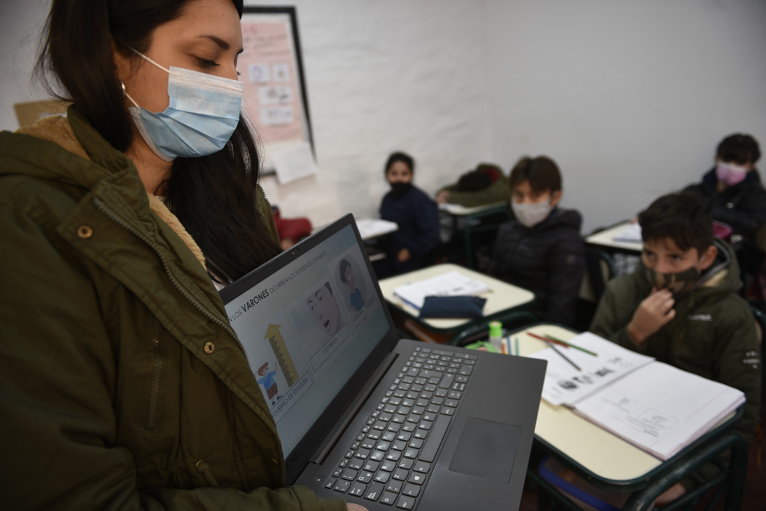 Los profesores de la Mater adaptan los programas de estudio como en las escuelas regulares. (Ramiro Pereyra / La Voz ).