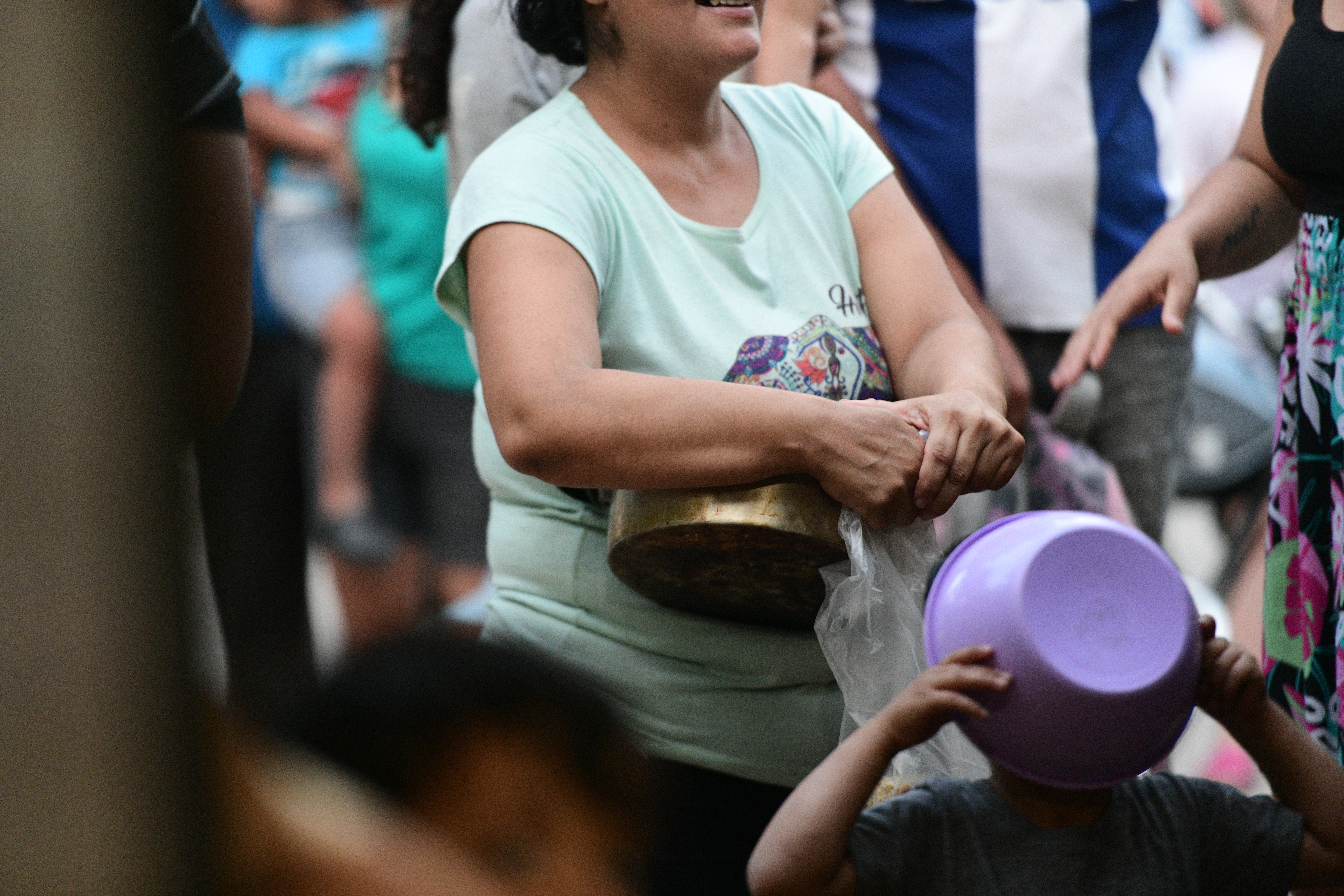A pesar de todo el esfuerzo de Cintia para generar ingresos y comprar alimentos, no alcanza para todos. (Javier Ferreyra / La Voz)