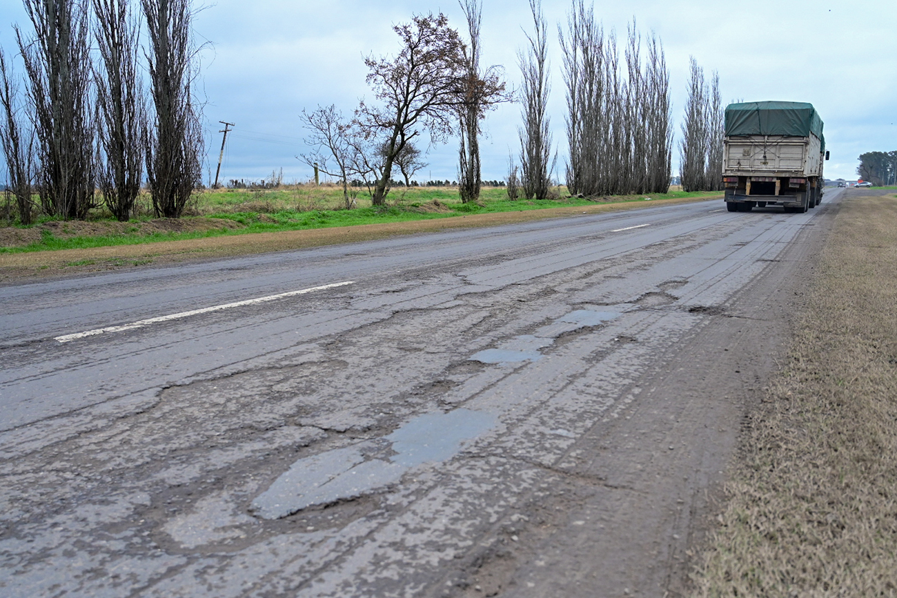 Ruta nacional 9 en mal estado, en la zona de Tío Pujio y Villa María. (La Voz)