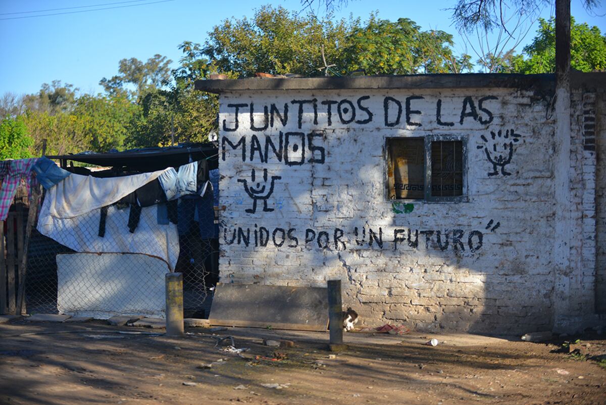 En barrio Barranca Yaco, los comedores registran cada vez más demanda y el Covid-19 los obliga a tomar medidas. (José Gabriel Hernández/La Voz)